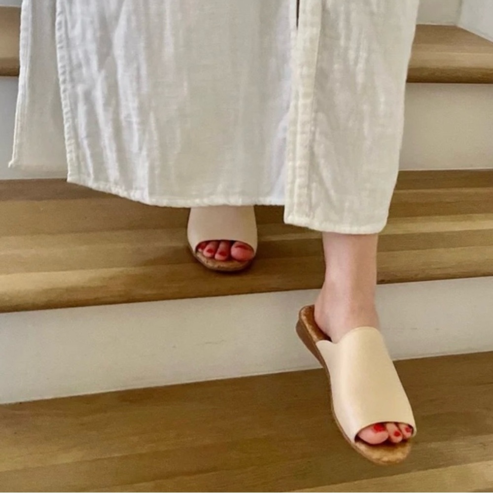 DOOEYS Elegant Cream Women's Slide Sandals, size 10